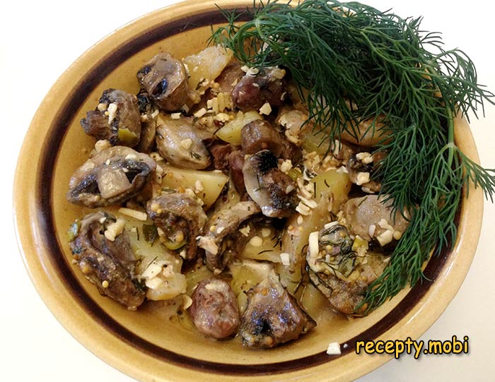 Куриные сердечки с картофель и грибами запеченный в духовке