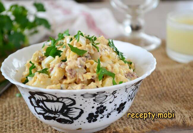 Салат из печени трески классический