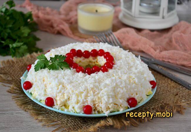 Bride Salad with smoked chicken and melted cheese