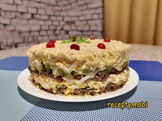 Салат «Принц» с говядиной и грецкими орехами