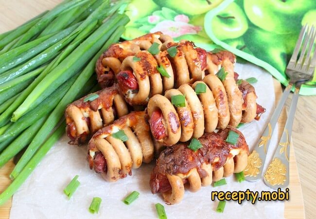 Сосиски в сушках в духовке (ленивый вариант)