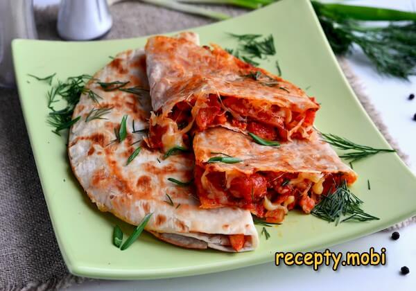 Кесадилья с курицей и сыром