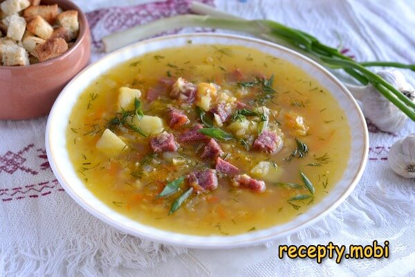 Гороховый суп с копченой колбасой
