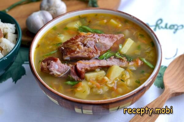 Гороховый суп с копчеными ребрышками