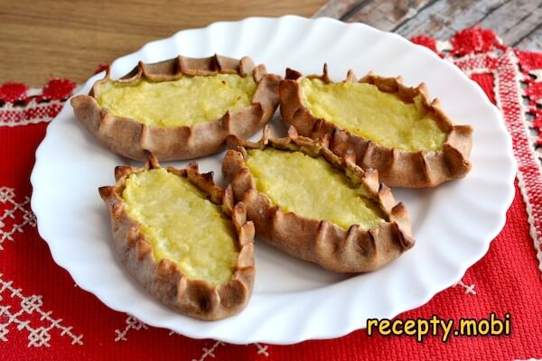 Карельские калитки из ржаной муки с картошкой