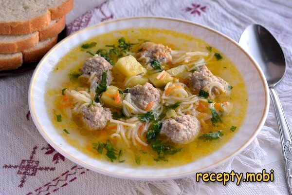 Суп с куриными фрикадельками и вермишелью