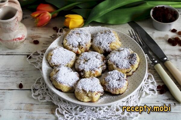 Сырники из творога с изюмом и орехами в духовке