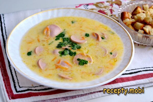 Сырный суп с сосисками и плавленным сыром