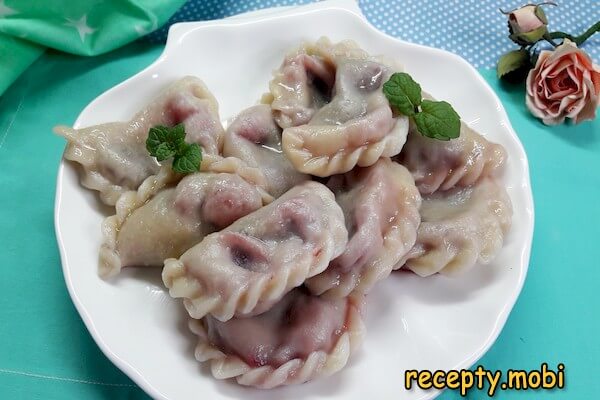 Вареники с замороженной вишней