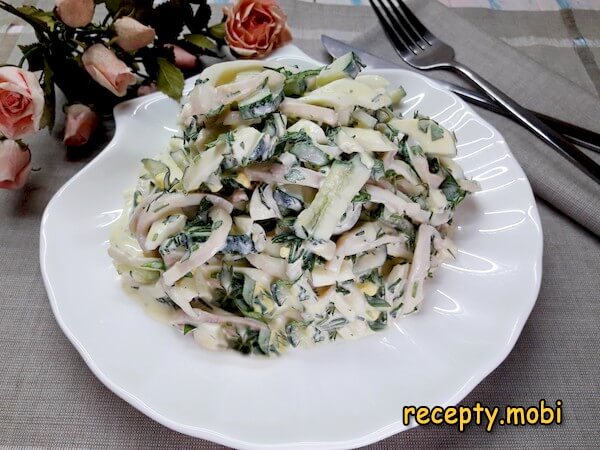 Салат с кальмарами и свежим огурцом