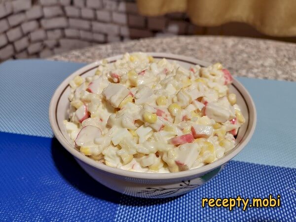 Салат с крабовыми палочками и рисом