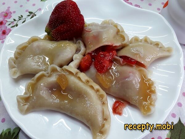 Вареники с клубникой