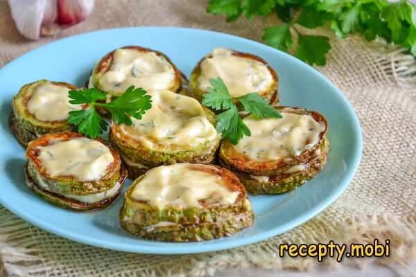 Жареные кабачки с чесноком и майонезом