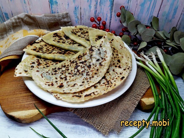 Кутабы с зеленью и сыром