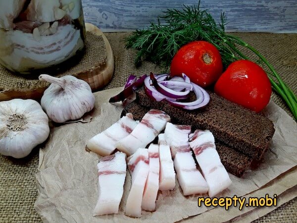 Сало в рассоле в банке