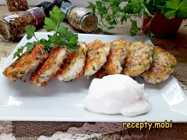 Рубленые куриные котлеты с сыром