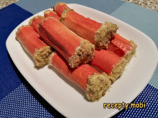 Рулетики из крабовых палочек с яйцом