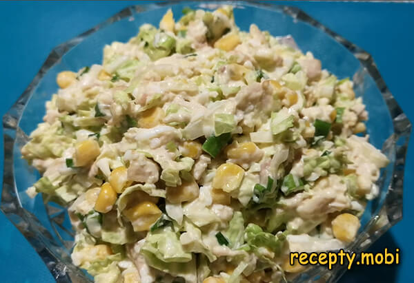 Салат из курицы с пекинской капустой и кукурузой