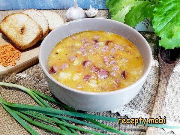 Чечевичный суп с копченостями
