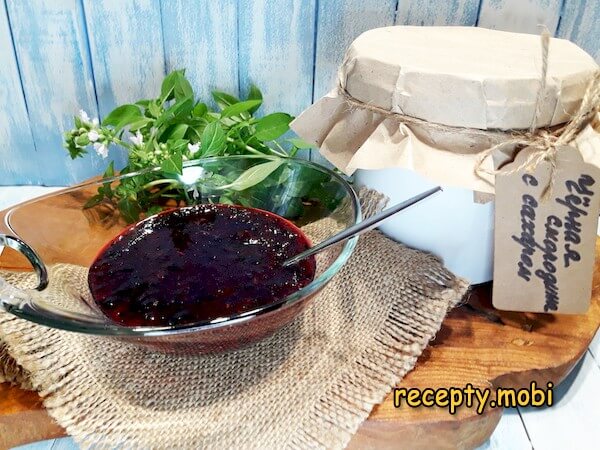 Черная смородина с сахаром без варки