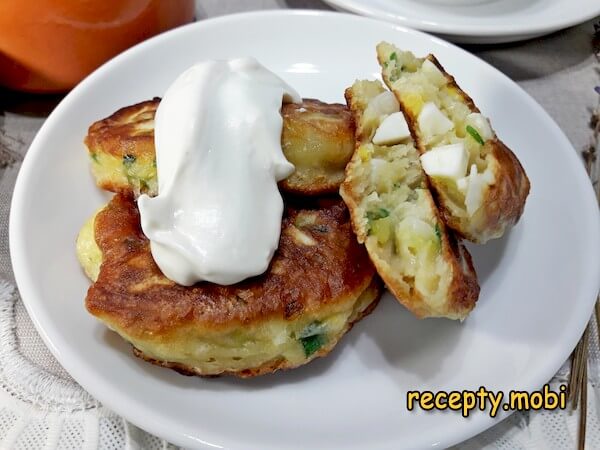 Ленивые пирожки с зеленым луком и яйцом