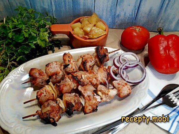 Шашлык в духовке из свинины на шпажках