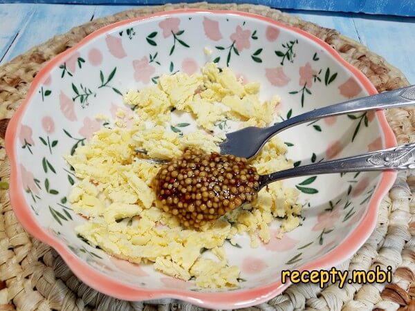 Preparation of dressing for salad