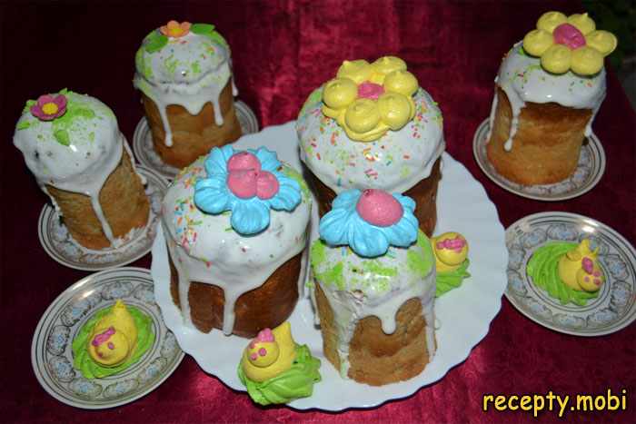 Пасхальные куличи с корицей и орехами на сухих дрожжах
