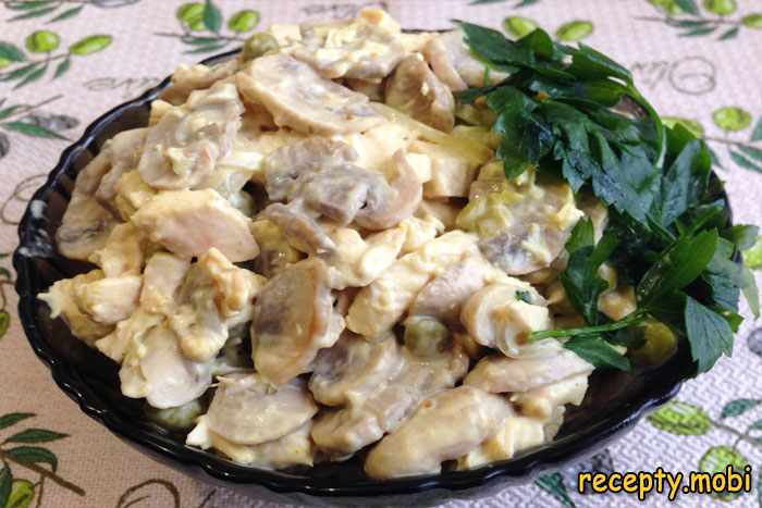 Салат из куриной грудки с грибами "Индийские мотивы"