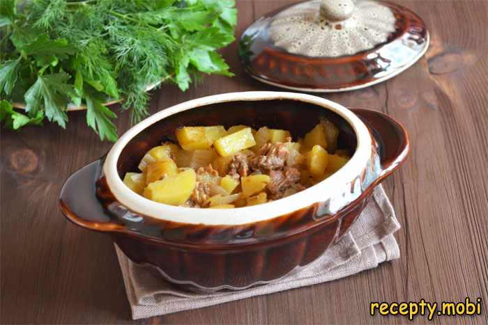 Картошка с тушенкой в горшочке в духовке