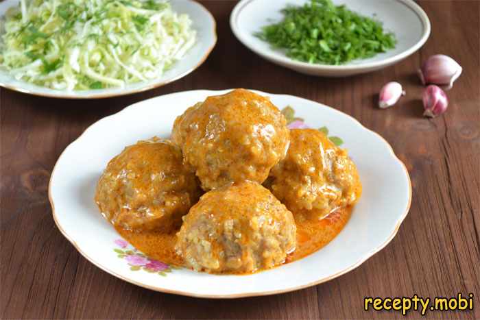 Мясные тефтели с подливкой на сковороде