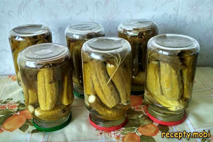 Хрустящие маринованные огурцы на зиму в литровых банках