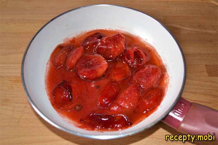 Оригинальные закуски со сливами