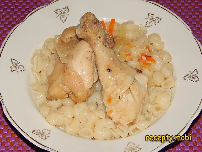 Тушеная курица в казане