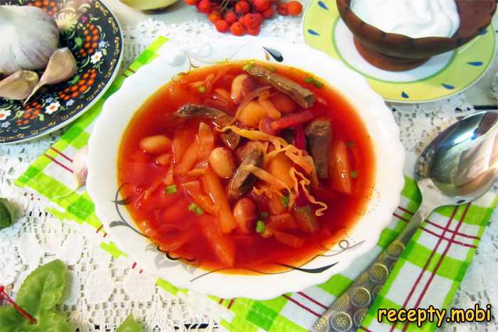 Борщ со свиной печенью с фасолью