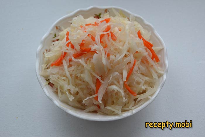 Хрустящая квашеная капуста в банке