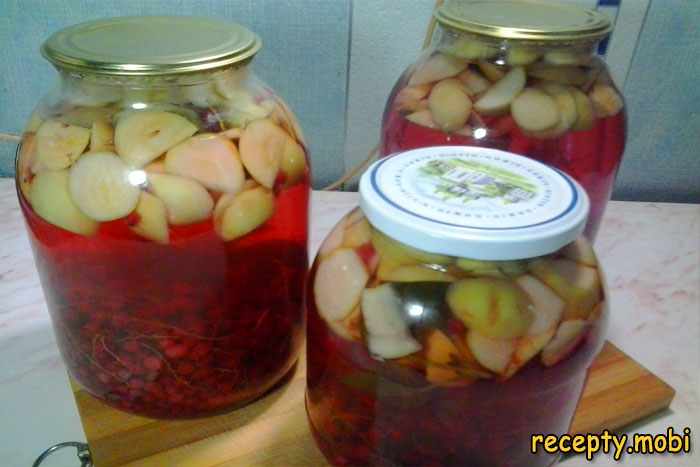 Компот из красной смородины и яблок на зиму