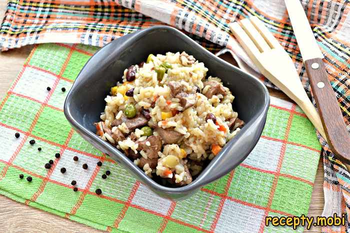 Куриная печень с рисом и овощами