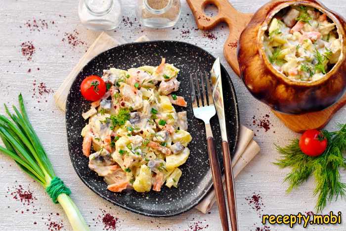 Курица с грибами в горшочке