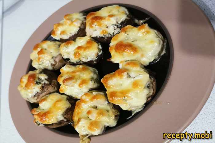 Жюльен с курицей и грибами
