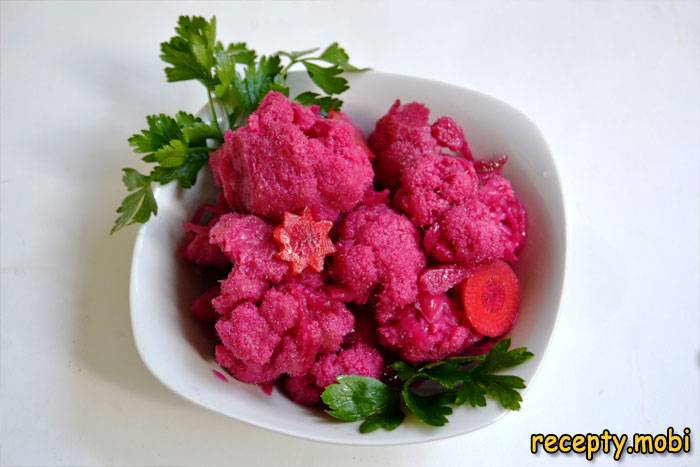 Маринованная цветная капуста со свеклой