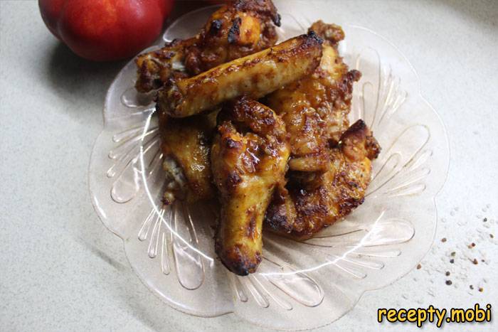 Chicken wings in tomato-honey glaze in the oven