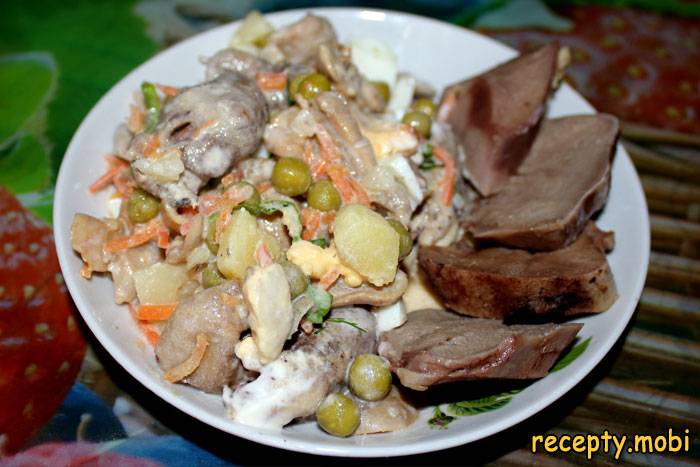 Салат с куриными сердечками и корейской морковью