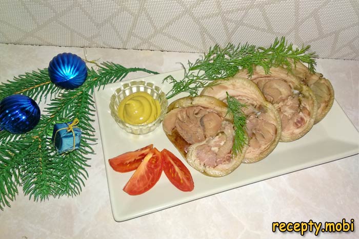 Рулет из свиной рульки