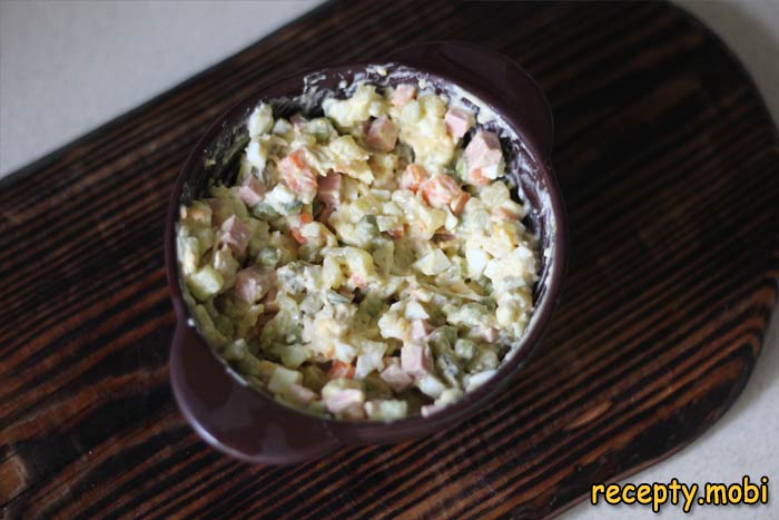 Салат «Оливье» с мясом свинины, курицы и колбасы