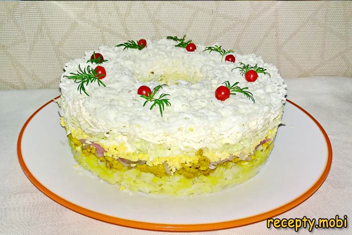 Салат «Невеста» с курицей и плавленным сыром