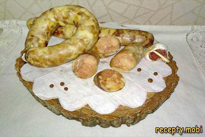 Домашняя колбаса из свинины в кишках