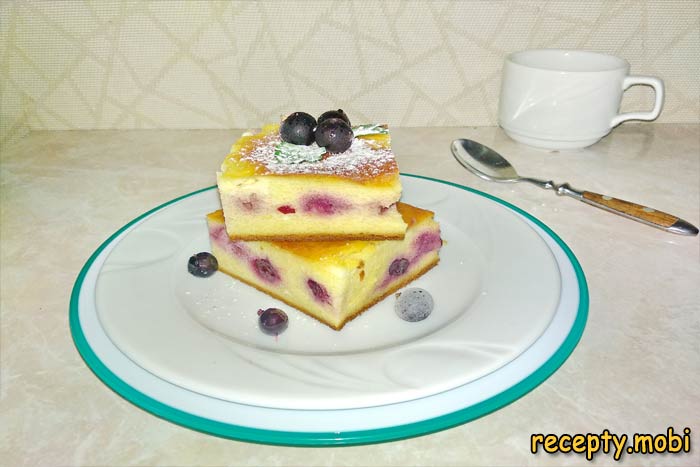 Cottage cheese casserole with black currant