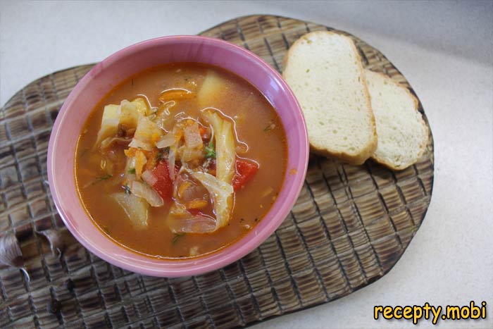 Борщ со свининой и свежей капустой