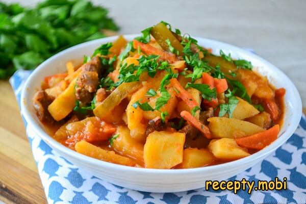 Азу по-татарски с солёными огурцами и картошкой